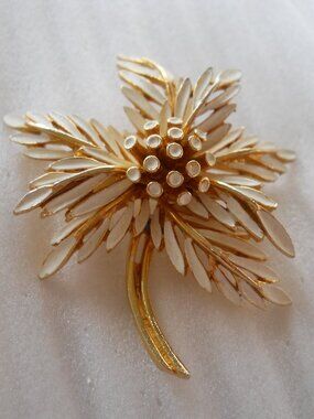 Arthur Pepper - Enamel Flower Pin   830